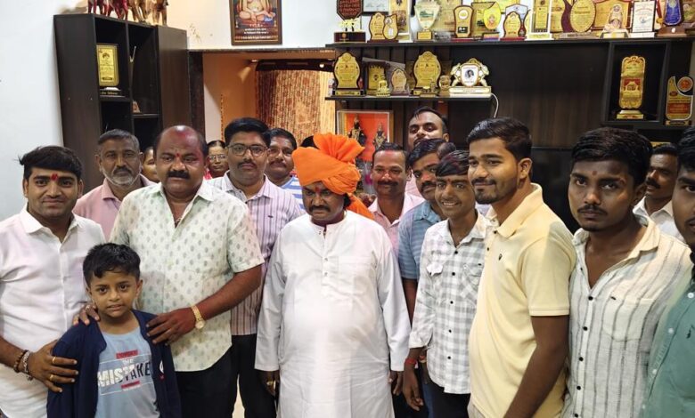 Photo of अखिल भारतीय मराठी चित्रपट महामंडळ निवडणूक : वसंतगडचे वासू पाटील विजयी, गायक आनंद शिंदे घरी