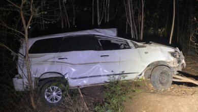 Photo of मध्यरात्री अपघात : सातारा- रहिमतपूर रोडवर इनोव्हा गाडीतून महिला बाहेर फेकल्याने जागीच मृत्यू