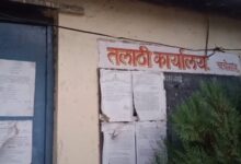 Photo of चचेगावला वारस नोंदीसाठी लाच घेताना येरवळेच्या महिला तलाठी सापडल्या