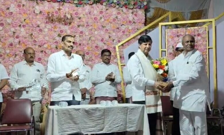Photo of उंडाळकर- भोसले गट जिल्हा बॅंक, बाजार समितीत कायम सोबत : डाॅ. सुरेश भोसले